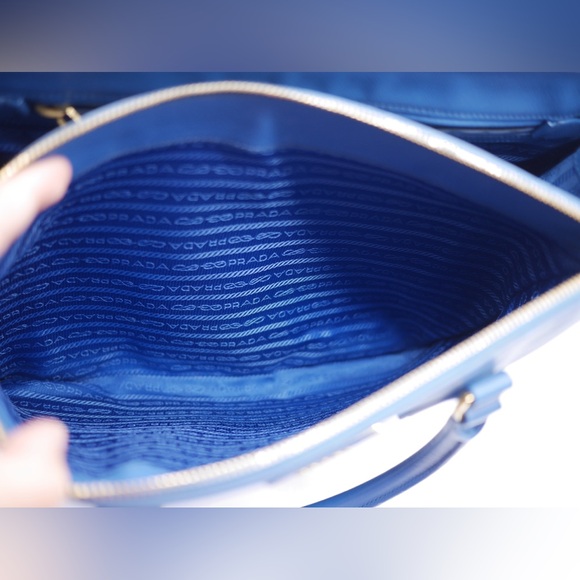 🍓PRADA Saffiano Shoulder Bag - Picture 7 of 16